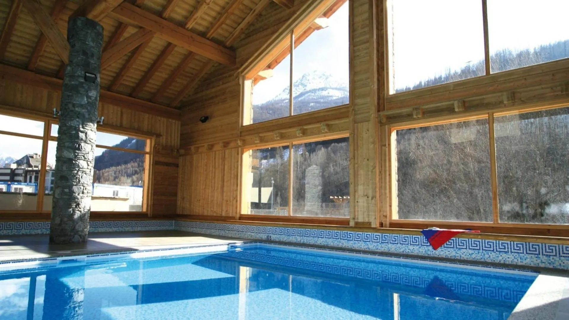 Lagrange Vacances Le Hameau Du Rocher Blanc Serre Chevalier 4*,