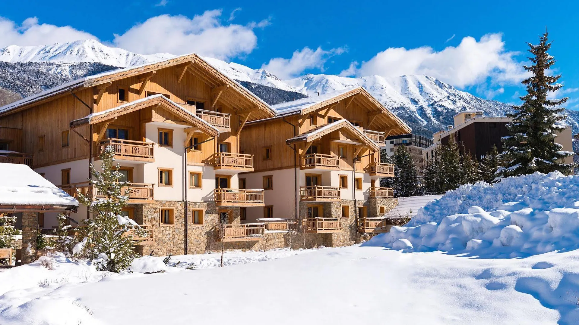 Lagrange Vacances Le Hameau Du Rocher Blanc Serre Chevalier